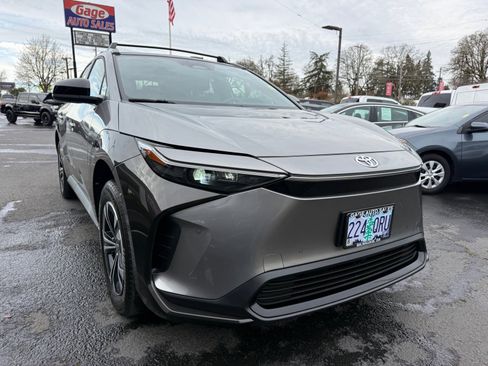 Used 2024 Toyota bZ4X XLE w/ Weather Package image 12