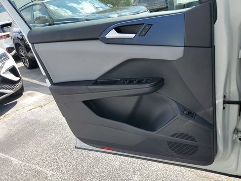 Certified 2023 Volkswagen Taos SE w/ Panoramic Sunroof Package FWD image 35