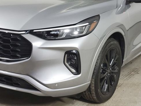 Certified 2023 Ford Escape ST-Line Elite AWD/4WD image 9