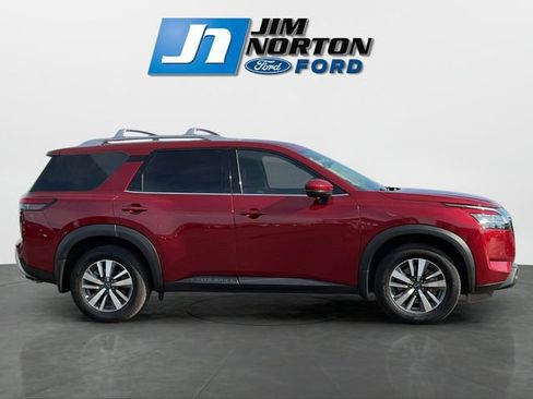 Used 2024 Nissan Pathfinder SL image 2