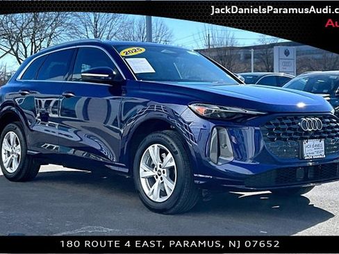 Used 2025 Audi Q5 Premium w/ Convenience Package image 9