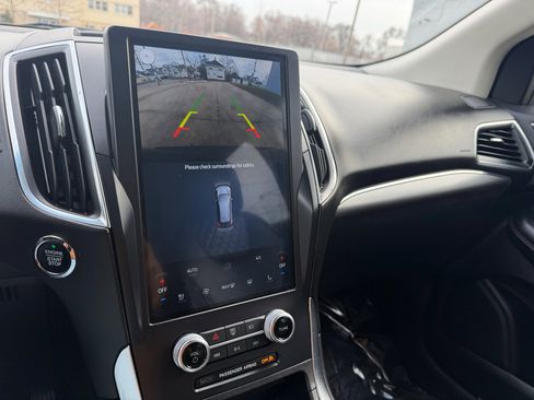 Used 2024 Ford Edge Titanium image 13