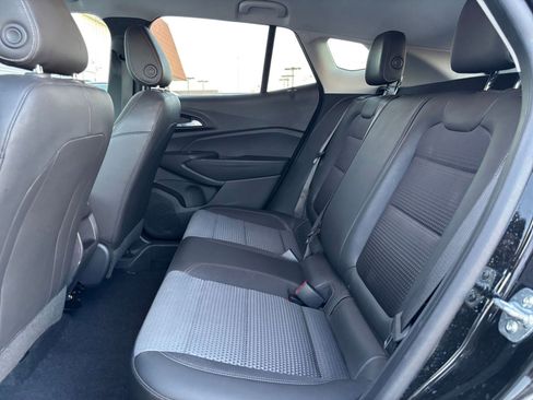 Used 2025 Chevrolet Trax LT image 24