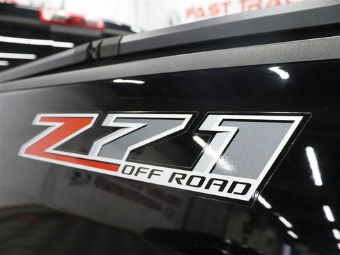 Used 2019 Chevrolet Colorado Z71 AWD/4WD image 11