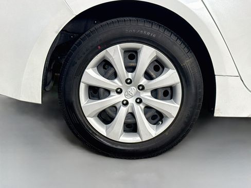 Used 2023 Toyota Corolla LE FWD image 33