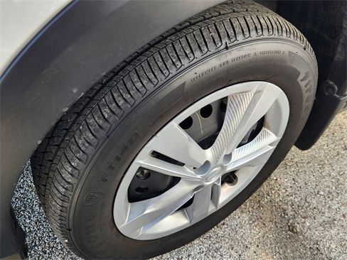 Used 2024 Nissan Kicks S image 8