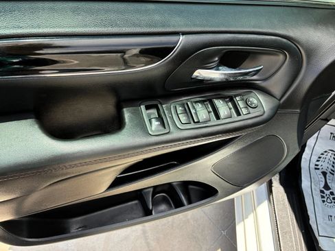 Used 2020 Dodge Grand Caravan SE FWD image 9