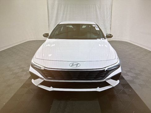Used 2026 Hyundai Elantra Sport FWD image 12