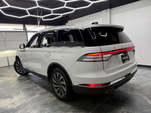 Used 2025 Lincoln Aviator AWD image 3
