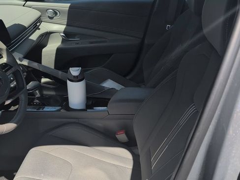 Used 2023 Hyundai Elantra SEL w/ Convenience Package FWD image 3
