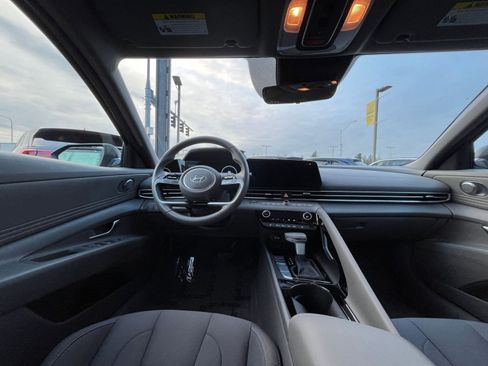 Used 2025 Hyundai Elantra SEL image 34
