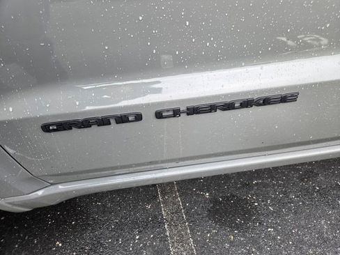 Used 2020 Jeep Grand Cherokee Altitude AWD/4WD image 21