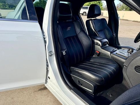 Used 2013 Chrysler 300 S RWD image 35