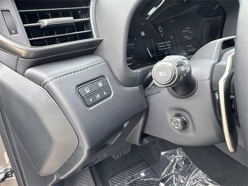 New 2025 Lexus LX 600 4WD w/ Luxury Package image 33