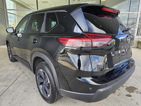 Used 2024 Nissan Rogue SV FWD image 3