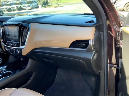Used 2022 Chevrolet Traverse Premier image 19
