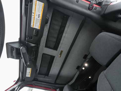 Used 2024 Jeep Wrangler Willys image 24