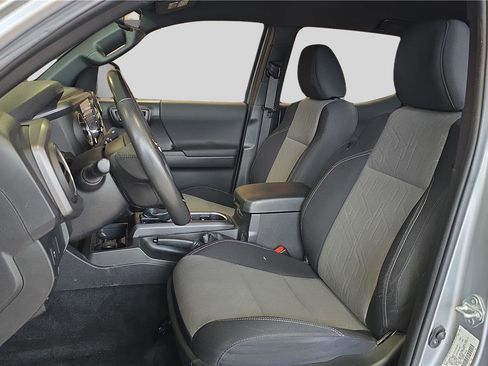 Used 2023 Toyota Tacoma TRD Sport image 11