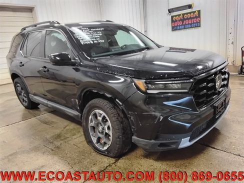 Used 2025 Honda Pilot TrailSport image 1