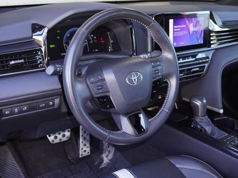 Certified 2025 Toyota Camry SE image 11