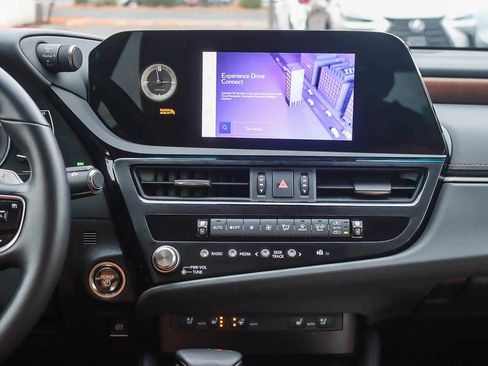 Certified 2025 Lexus ES 300h w/ Premium Package image 12