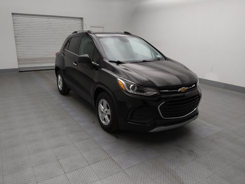 Used 2020 Chevrolet Trax LT w/ LT Convenience Package image 13