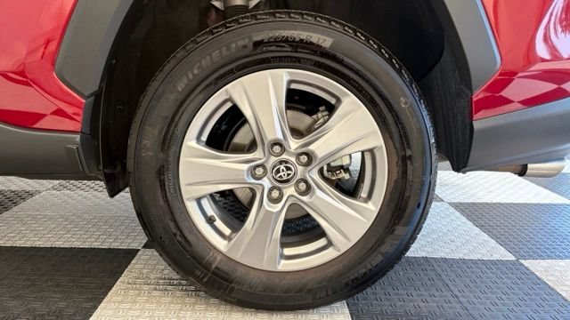 Used 2025 Toyota RAV4 XLE FWD image 11