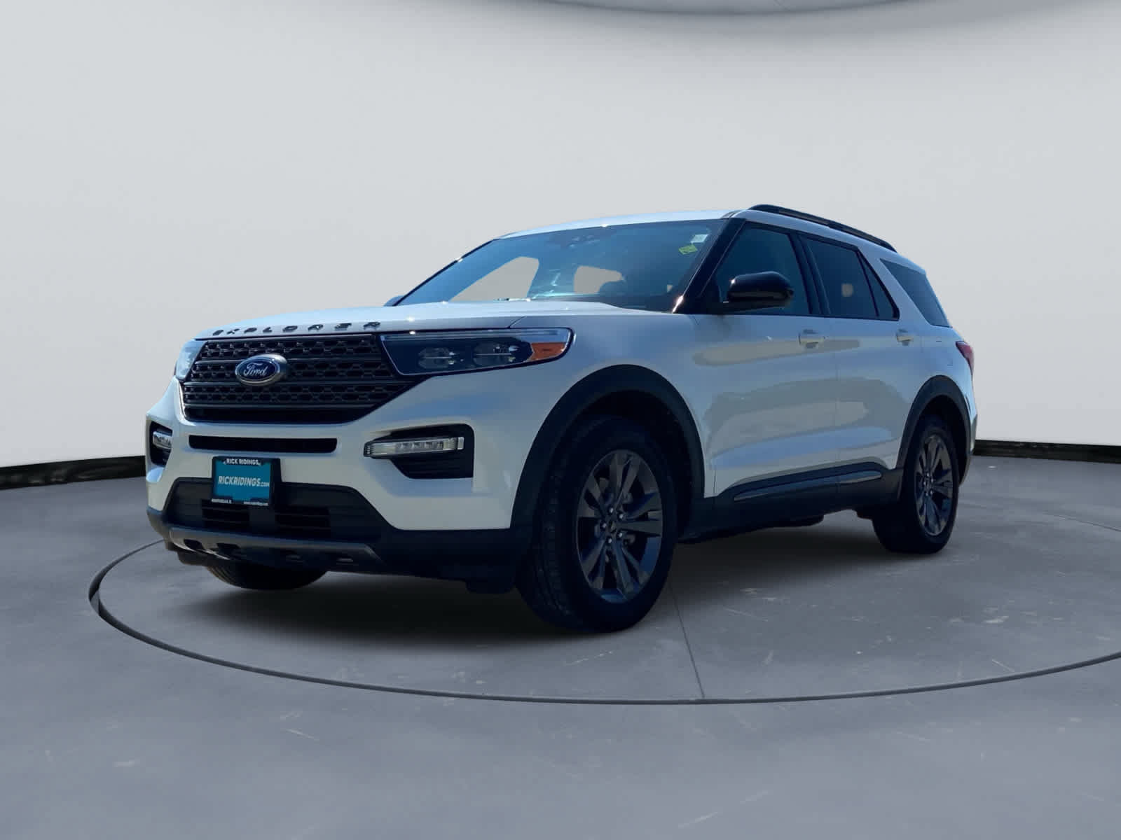 Used 2024 Ford Explorer XLT w/ Equipment Group 202A AWD/4WD image 9