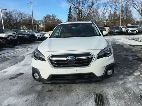 Used 2019 Subaru Outback 2.5i Touring image 3