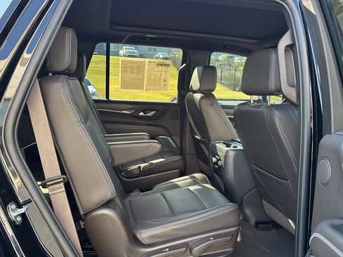 Used 2023 GMC Yukon Denali image 11