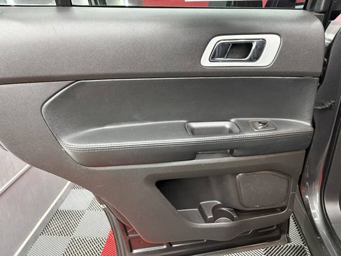 Used 2015 Ford Explorer XLT w/ Equipment Group 201A AWD/4WD image 10