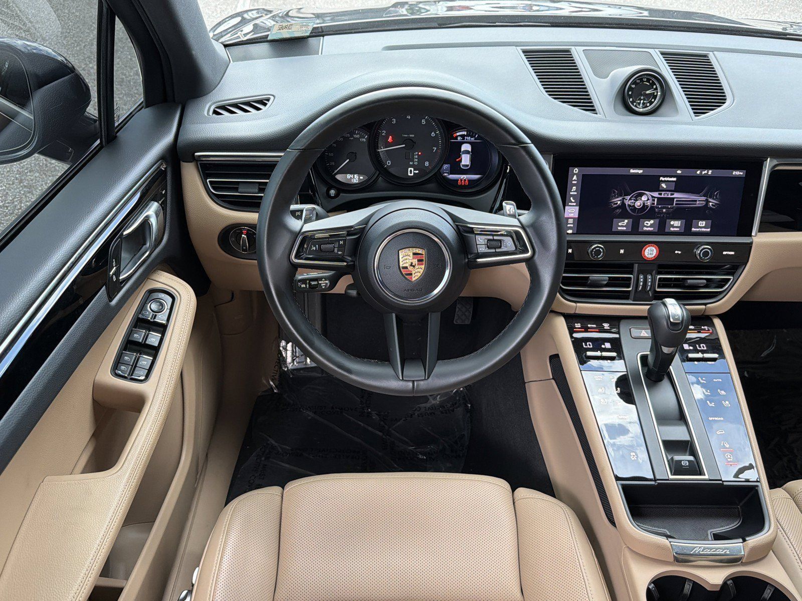 Used 2025 Porsche Macan Turbo AWD/4WD image 14