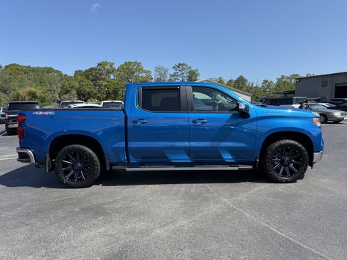 Used 2022 Chevrolet Silverado 1500 LT AWD/4WD image 3