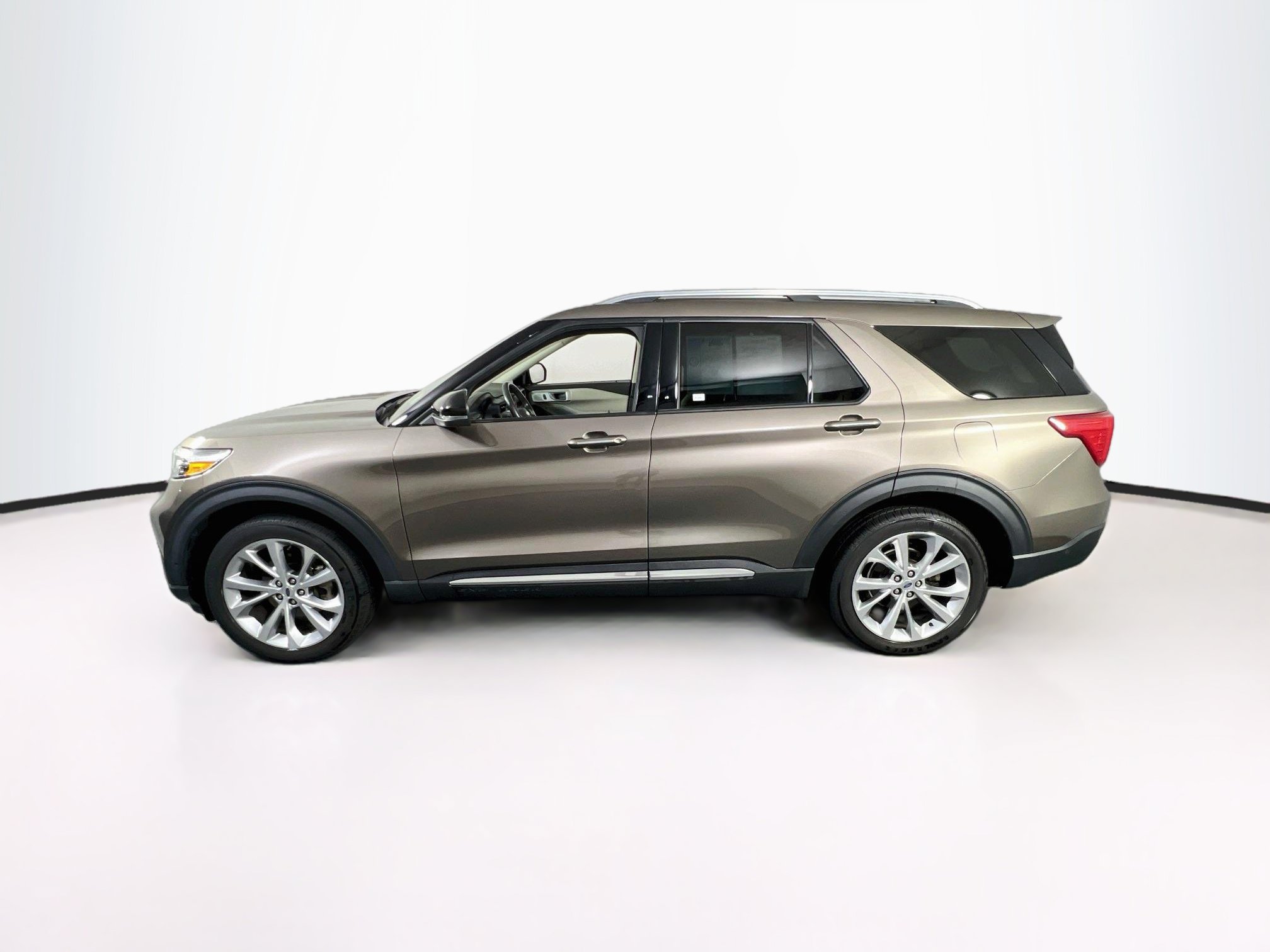 Used 2021 Ford Explorer Platinum w/ Equipment Group 601A AWD/4WD image 8