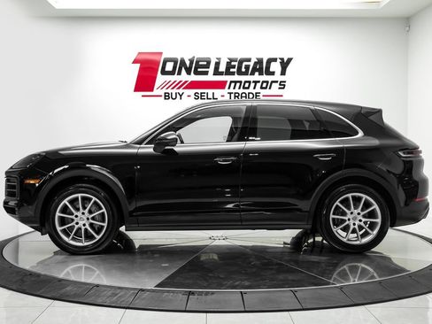 Used 2024 Porsche Cayenne AWD/4WD image 17