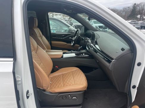 Used 2023 Cadillac Escalade Premium Luxury image 20