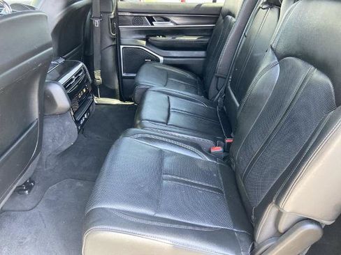 Used 2024 Jeep Wagoneer L 2WD image 21