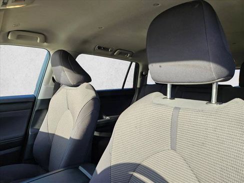 Used 2025 Toyota Highlander LE FWD image 16