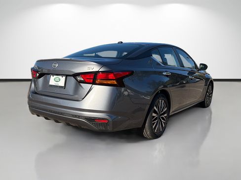 Used 2024 Nissan Altima 2.5 SV image 5
