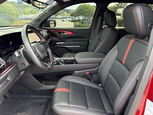 Used 2024 Chevrolet Traverse RS w/ LPO, Floor Liner Package FWD image 9