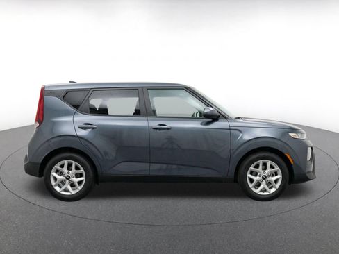 Used 2025 Kia Soul LX w/ LX Technology Package FWD image 13