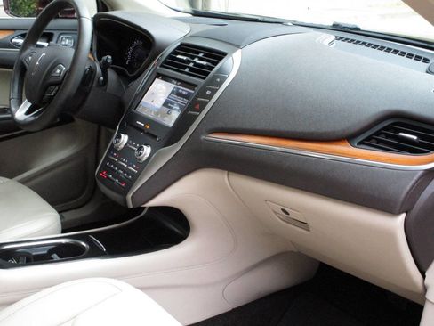 Used 2017 Lincoln MKC Select w/ Select Plus Package image 8