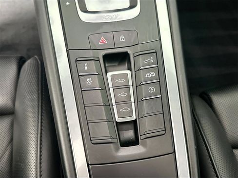 Certified 2019 Porsche 911 Carrera S image 39