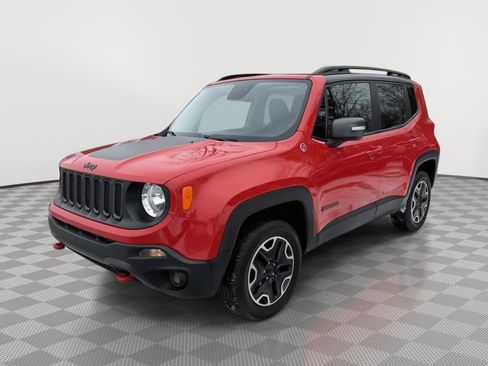 Used 2016 Jeep Renegade Trailhawk image 3