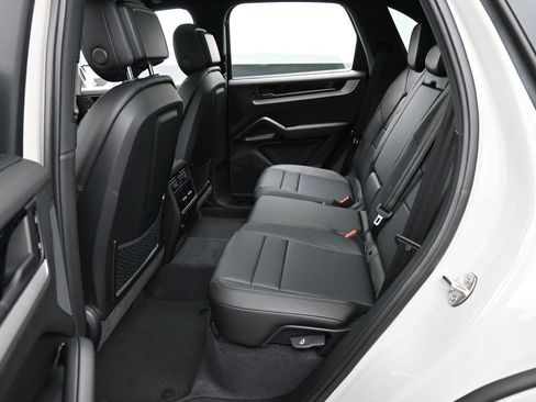 New 2026 Porsche Cayenne S image 25
