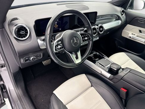 Certified 2022 Mercedes-Benz GLB 250 4MATIC image 9