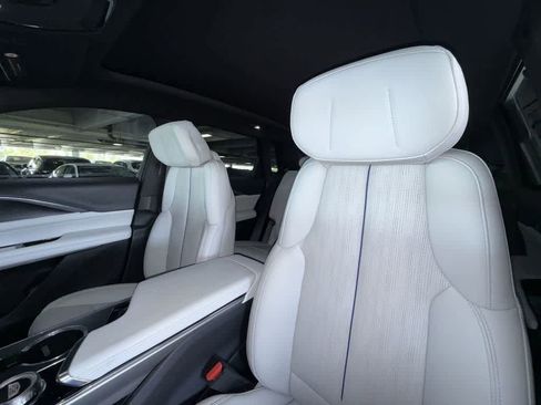 Used 2024 Cadillac Lyriq Luxury AWD/4WD image 14