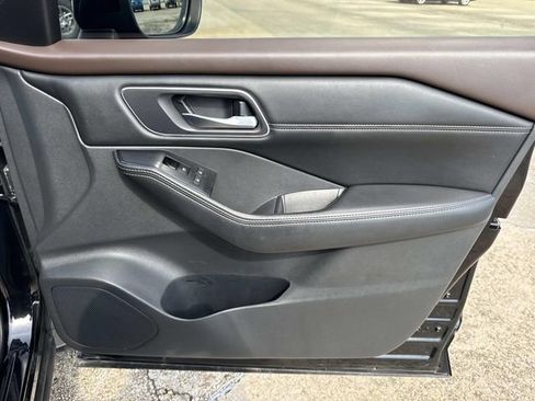 Used 2021 Nissan Rogue SV w/ Premium Package FWD image 17