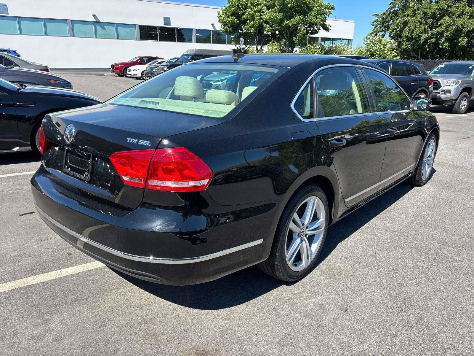 Used 2014 Volkswagen Passat TDI SEL Premium FWD image 6