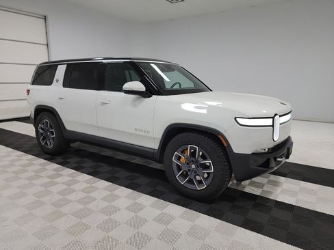 Used 2024 Rivian R1S Adventure image 7